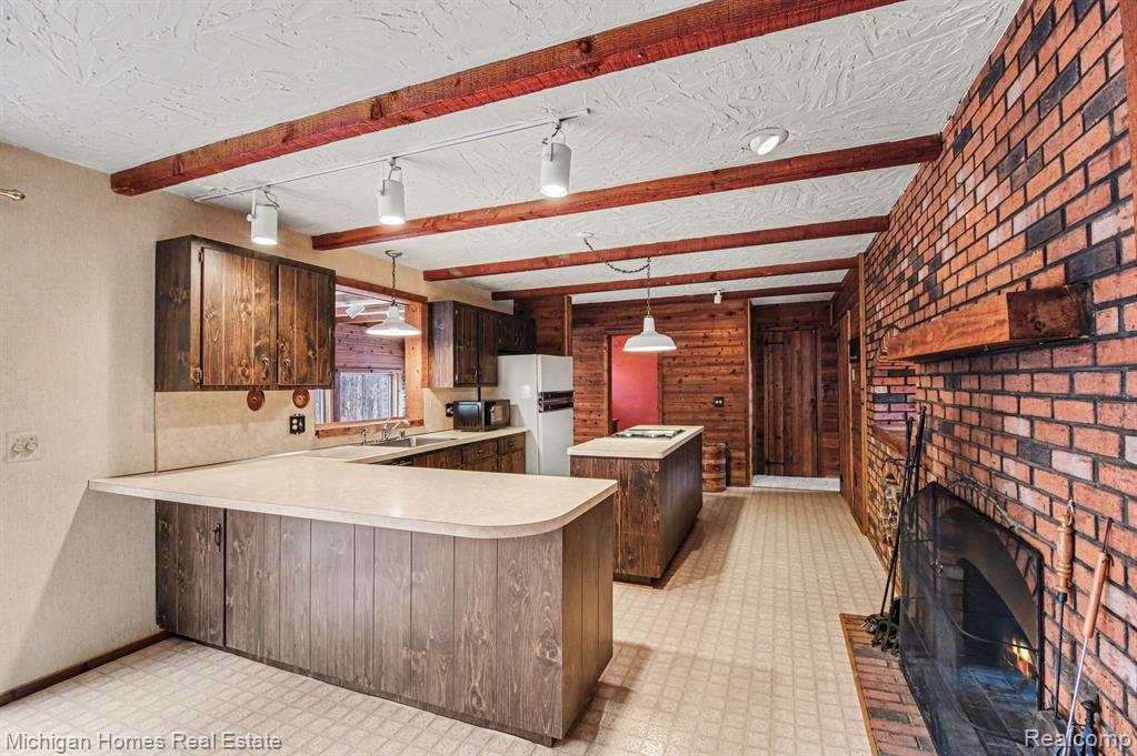 885 Rustic Village Lane, Lake Orion, MI 48362 — Photo 7