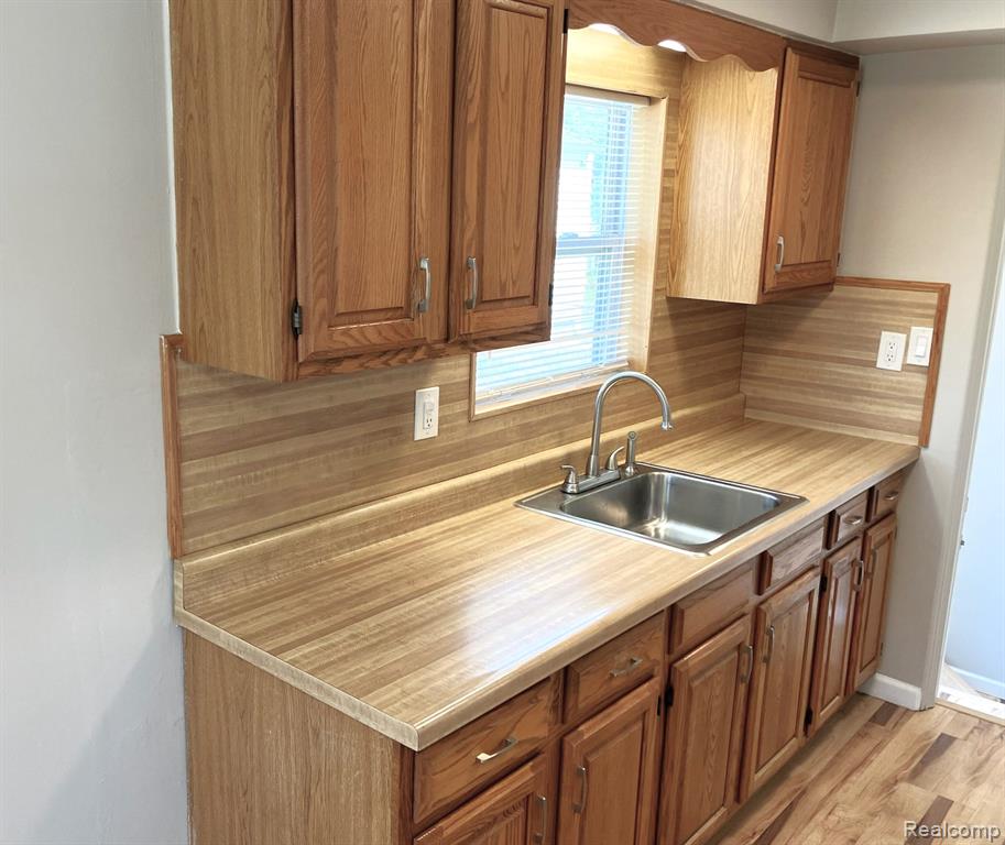 8189 STATE Park, Center Line, MI 48015 — Photo 12