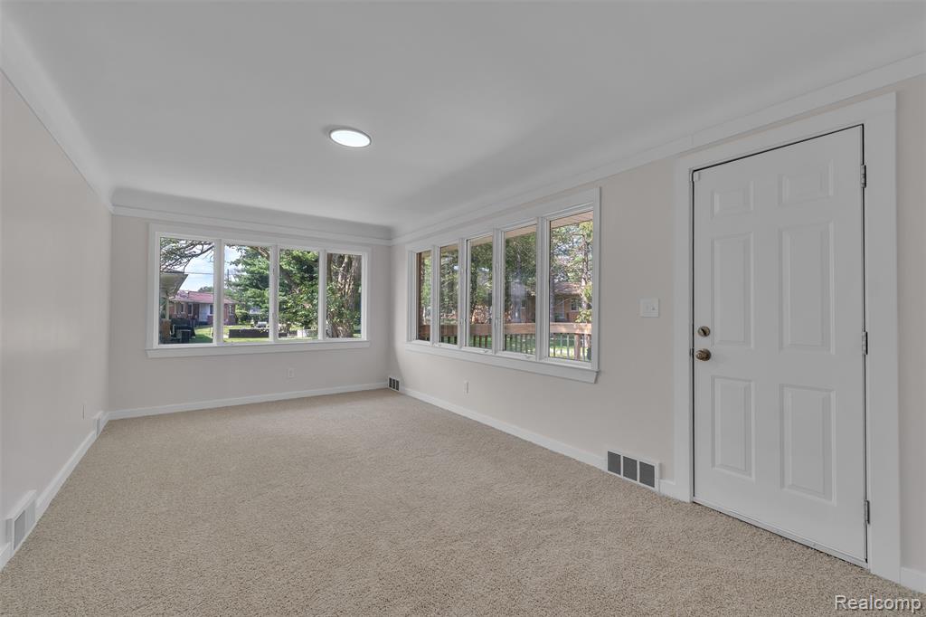 28720 Eldorado Pl, Lathrup Village, MI 48076 — Photo 21