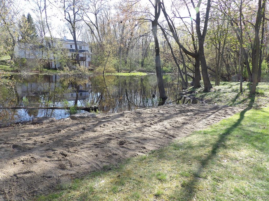 7315 COLONY Drive, West Bloomfield, MI 48323 — Photo 22