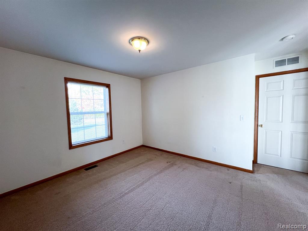 7835 E RIDGE Drive, Almont, MI 48003 — Photo 15