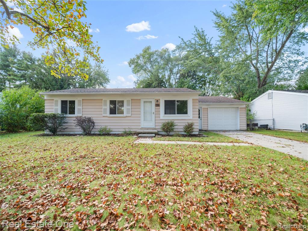 796 Devonshire Boulevard, Brighton, MI 48116 — Photo 2