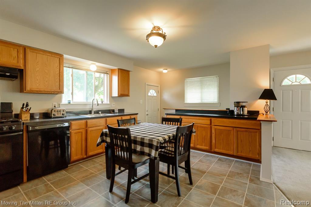 7260 MORTENVIEW Drive, Taylor, MI 48180 — Photo 6