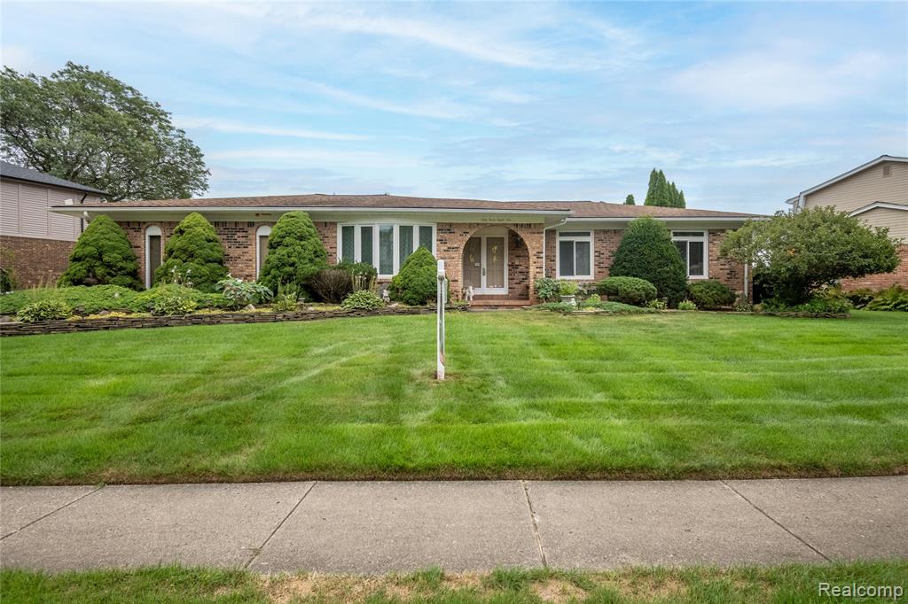 54810 Blue Cloud Drive, Shelby Twp, MI 48315 — Photo 44
