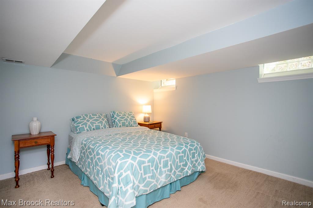 13353 Sherwood Drive, Huntington Woods, MI — Photo 41