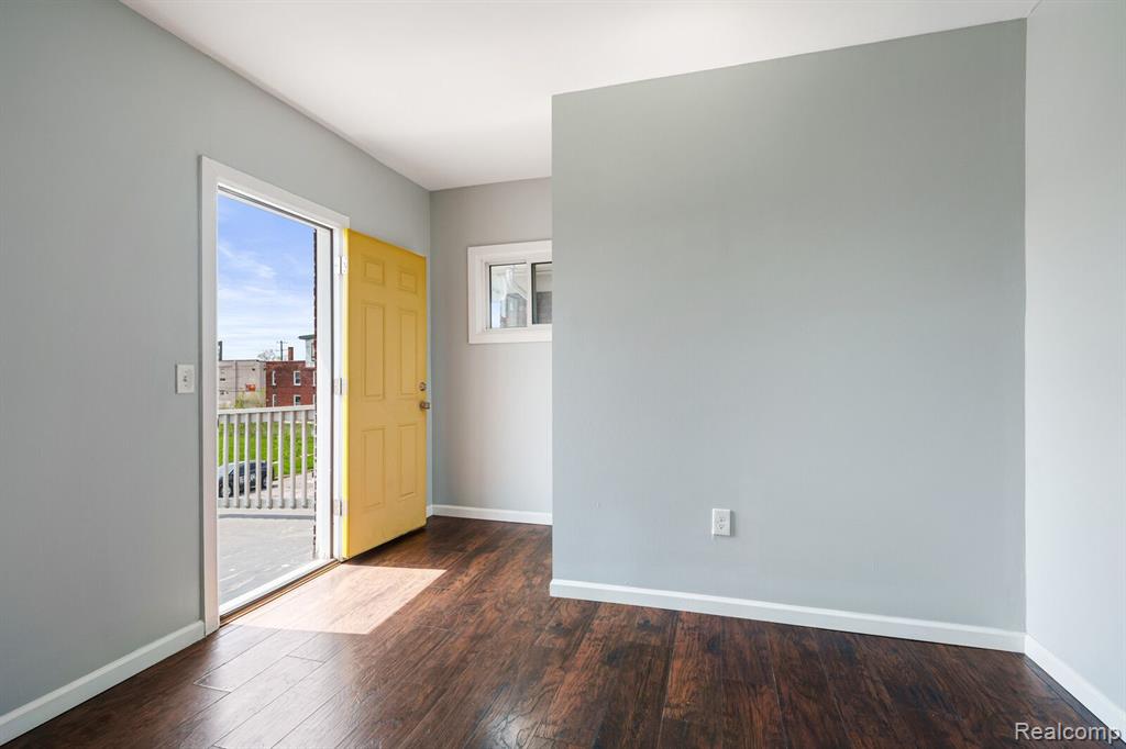 647 E BETHUNE Street, Detroit, MI 48202 — Photo 8