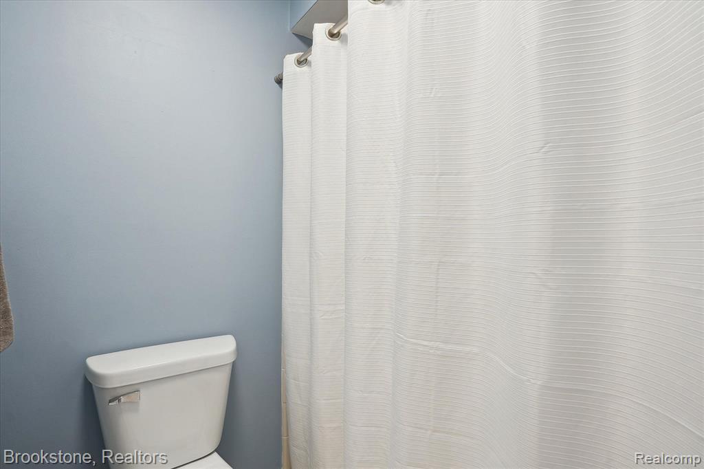 4272 HEATHERSTONE Drive, Waterford, MI 48329 — Photo 28