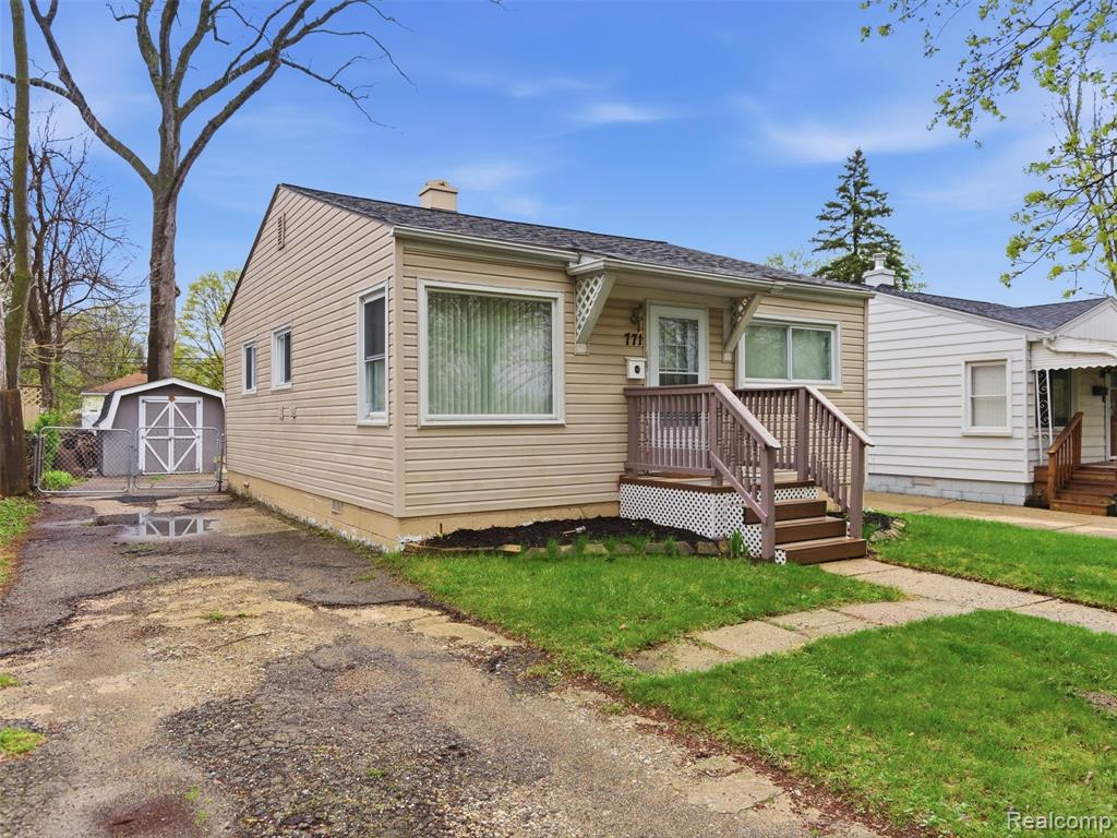 771 E Mansfield Avenue, Pontiac, MI 48340 — front exterior