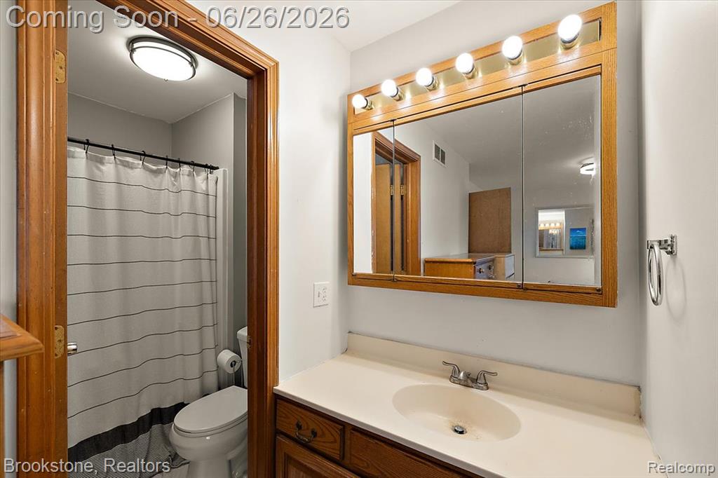37077 Brynford Drive, Clinton Twp, MI 48036 — Photo 24