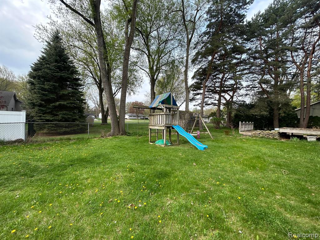 580 COLEBROOK Drive, Troy, MI 48083 — Photo 20