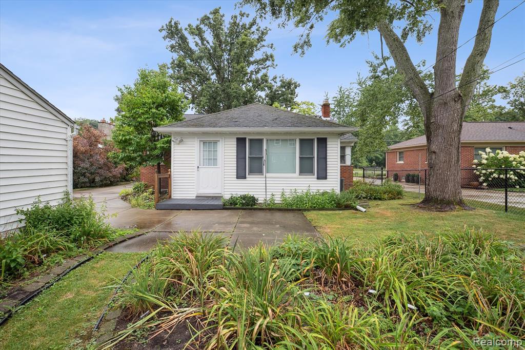 18870 Beverly Road, Beverly Hills, MI 48025 — Photo 36