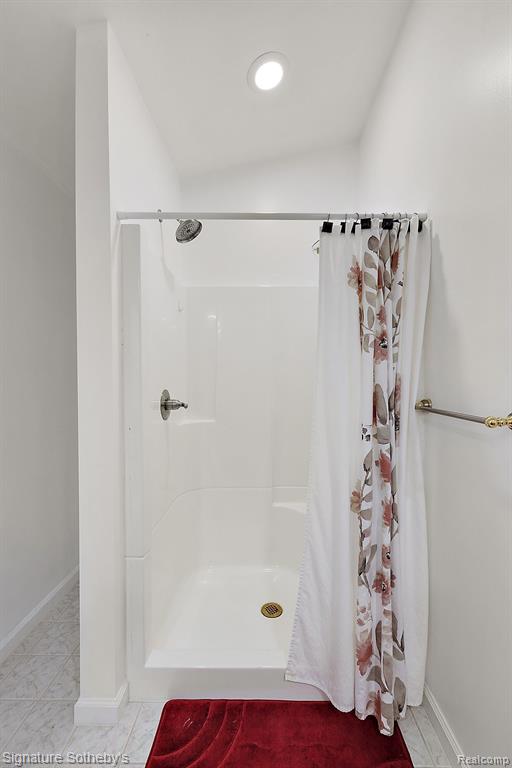 423 HAWTHORN Avenue, Royal Oak, MI 48067 — Photo 17