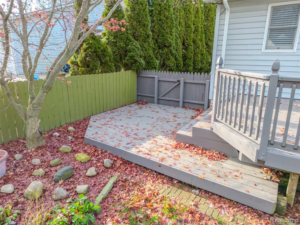 715 Lakeside Drive, Waterford, MI 48328 — Photo 11
