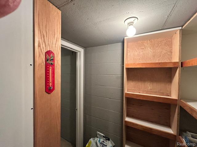 5352 W Doherty Drive, West Bloomfield, MI 48323 — Photo 31