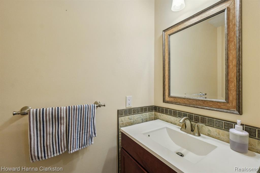 7220 Bluewater Drive, 141, Clarkston, MI 48348 — Photo 14