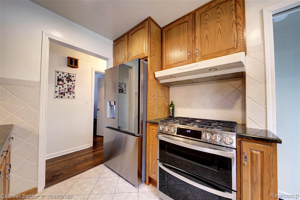 702 Woodlawn Avenue, Royal Oak, MI 48073 — Photo 12
