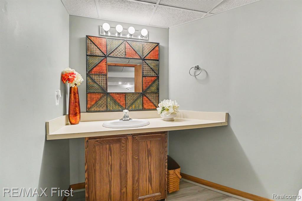 601 Brookwood Lane E, Rochester Hills, MI 48309 — Photo 25