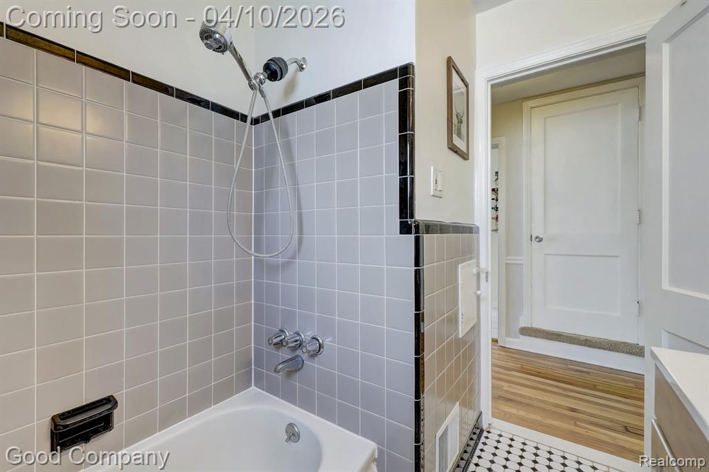915 N Dorchester Avenue, Royal Oak, MI 48067 — Photo 25