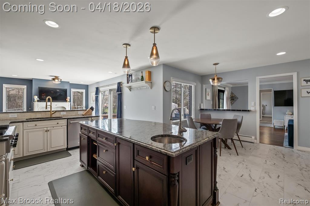 7359 Coach Lane, West Bloomfield, MI — Photo 25