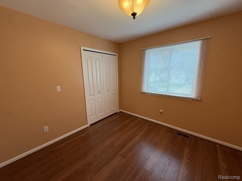 8303 Lenore Street, Dearborn Heights, MI 48127 — Photo 14