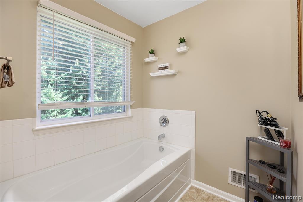 468 ETHAN Drive, Westland, MI — Photo 38