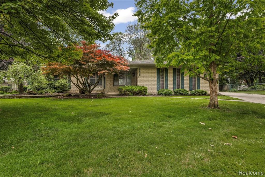 5538 Larkins Drive, Troy, MI 48085 — Photo 32