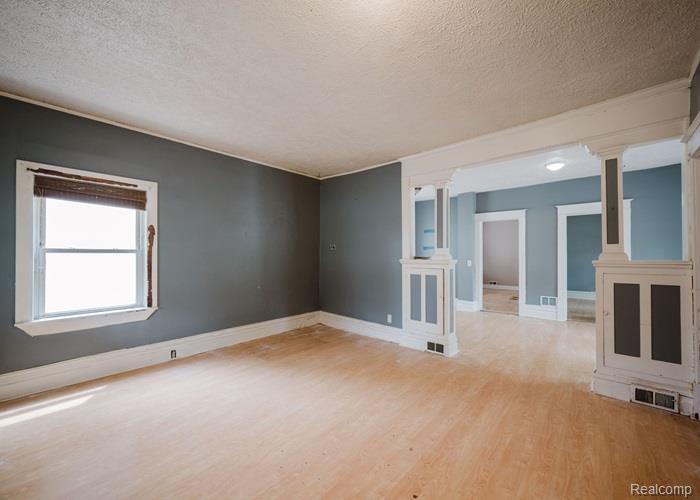 421 N PENNSYLVANIA Avenue, Lansing, MI 48912 — Photo 4