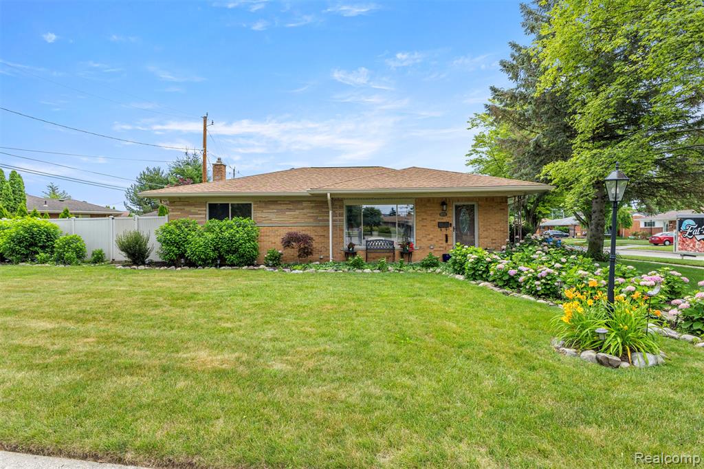 8570 Rockland Street, Dearborn Heights, MI 48127 — Photo 3