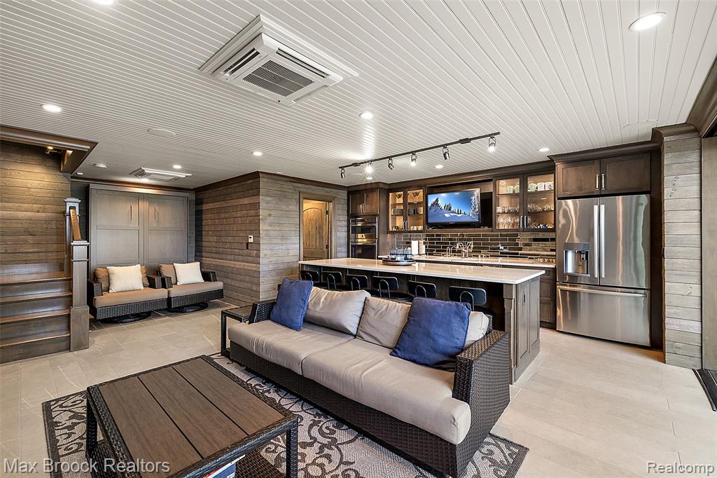 7428 Foxburg Court, Clarkston, MI, 48348