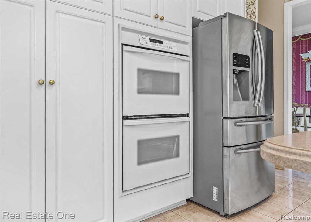 4458 HYCLIFFE Drive, Troy, MI 48098 — Photo 11