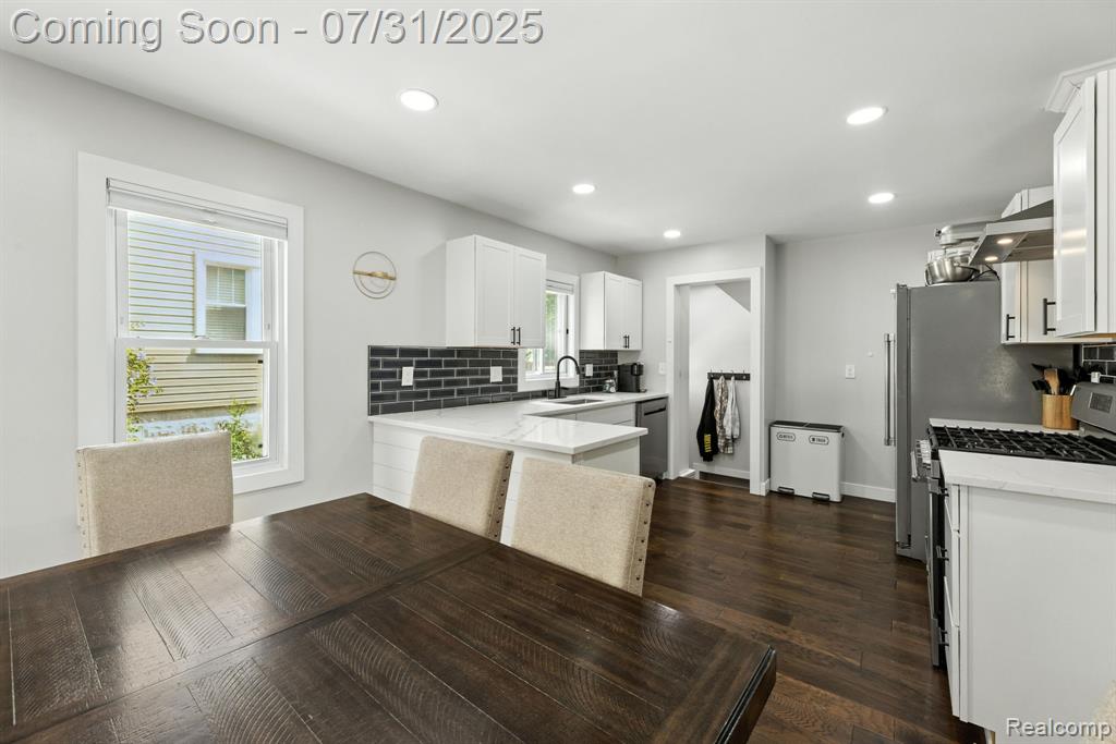 910 Maplegrove Avenue, Royal Oak, MI 48067 — Photo 9