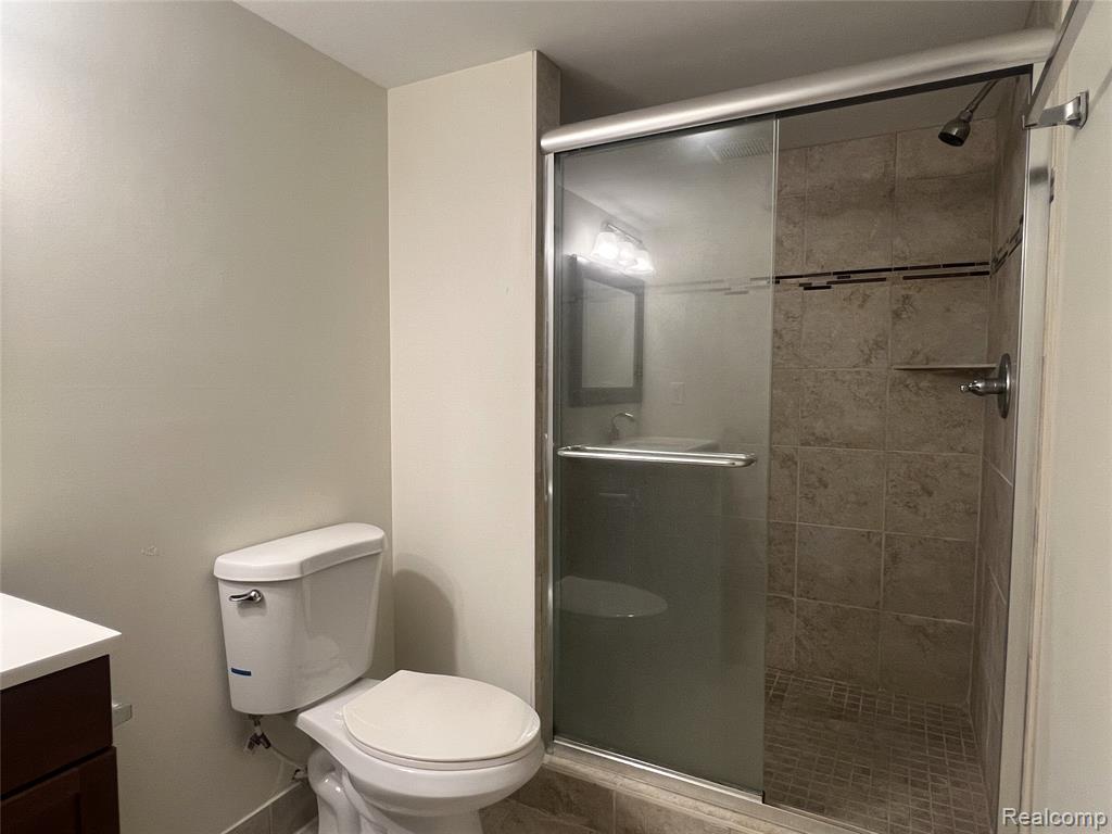 6161 Elarz Drive, Troy, MI 48085 — Photo 23