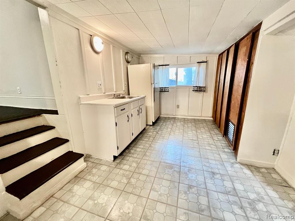 919 WALL Street, Port Huron, MI 48060 — Photo 17