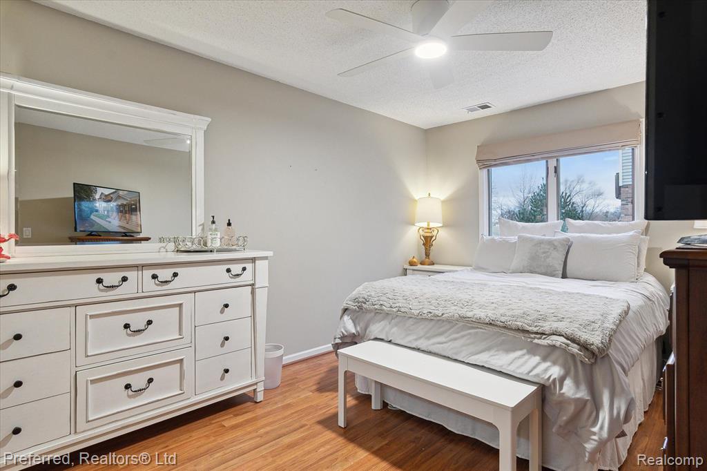 262 PINEWOOD Drive, Plymouth, MI 48170 — Photo 21