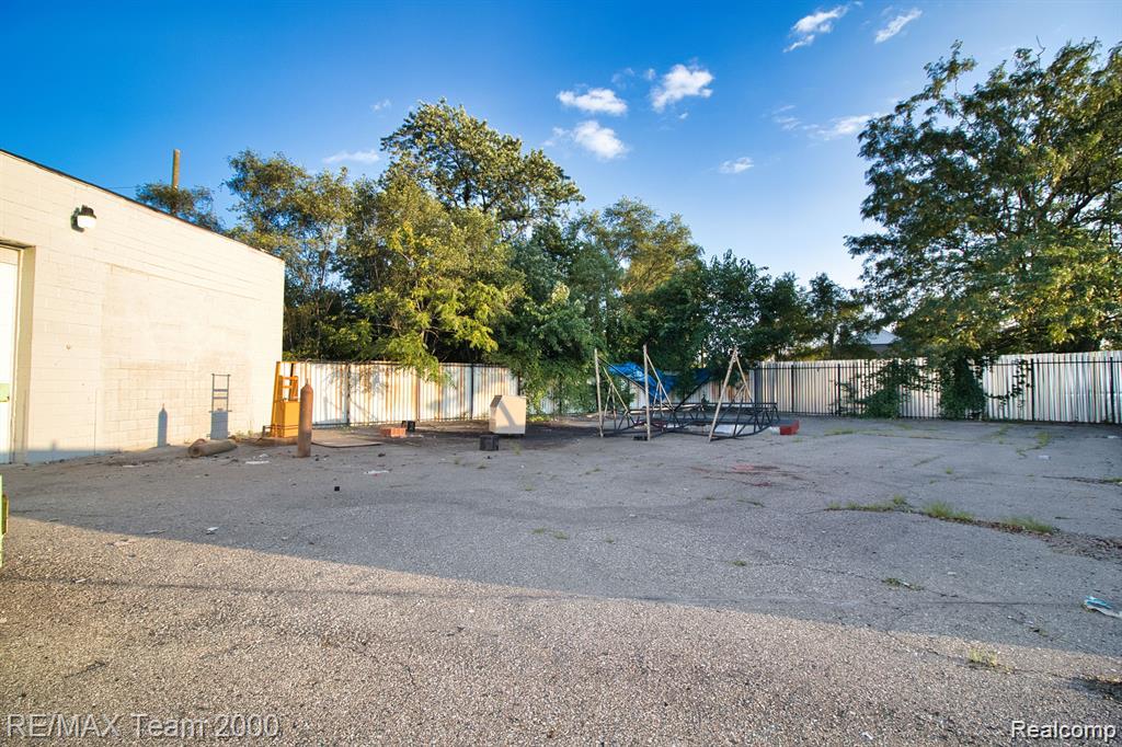 8401 W Chicago, Detroit, MI 48204 — Photo 8