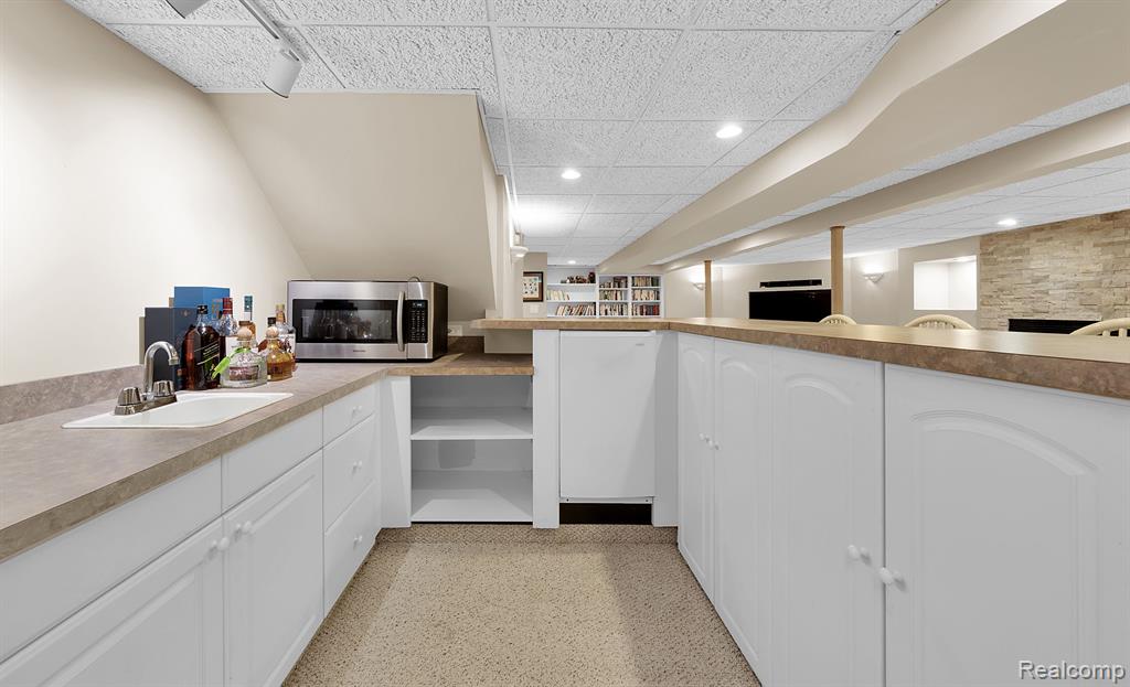6367 Denton Drive, Troy, MI 48098 — Photo 29