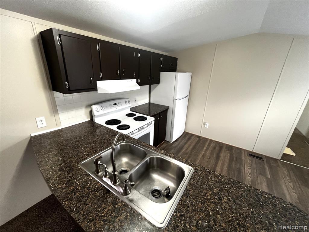 80 Pool Drive, Metamora, MI 48455 — Photo 8