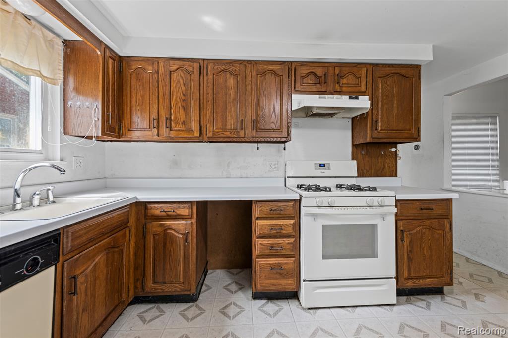 30539 Longfellow Avenue, Madison Heights, MI 48071 — Photo 13