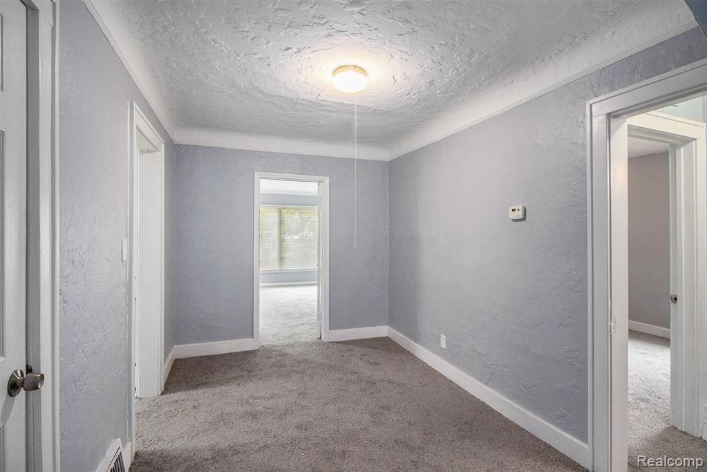 570 E KENNETT Road, Pontiac, MI 48340 — Photo 7