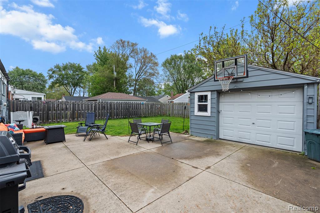 926 Parliament Avenue, Madison Heights, MI 48071 — Photo 24