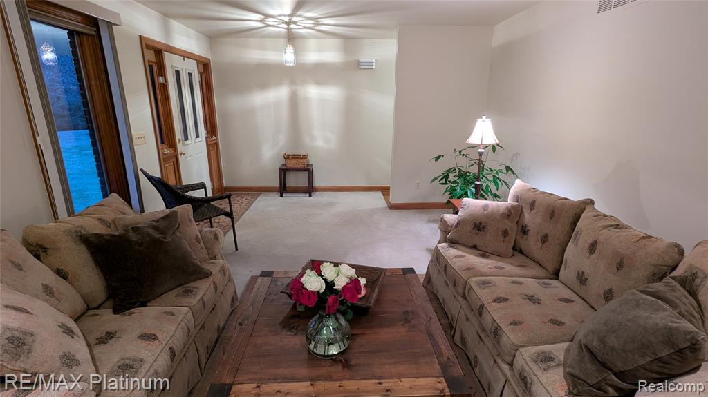 4066 W Knoll, Milford, MI 48380 — Photo 6