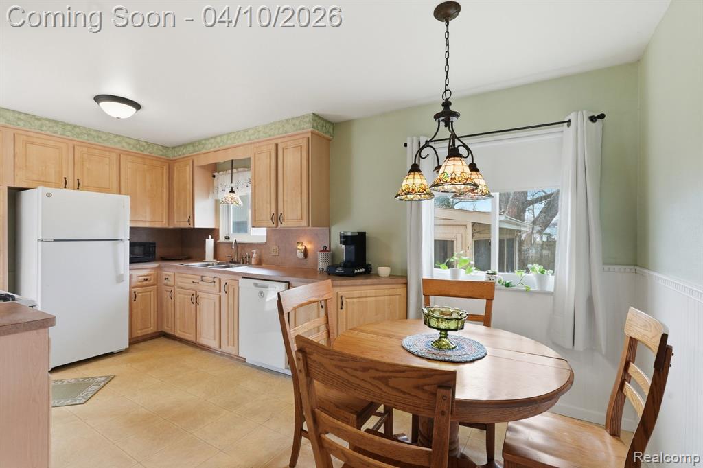 7039 Lapham, Waterford, MI 48329 — Photo 8