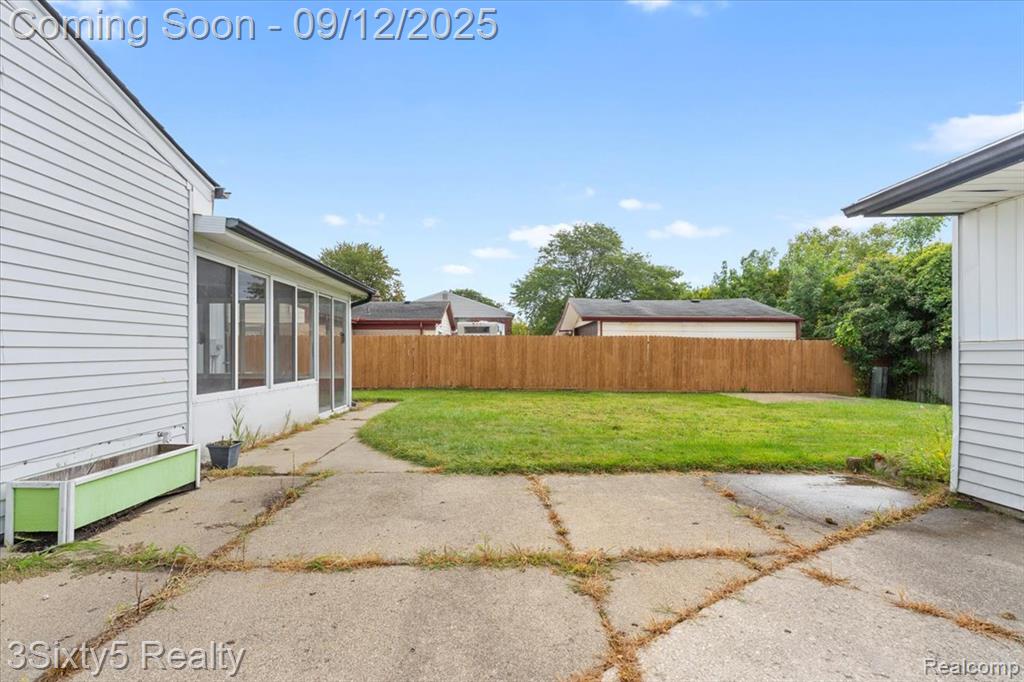 17541 Bodsford Drive, Woodhaven, MI 48183 — Photo 27