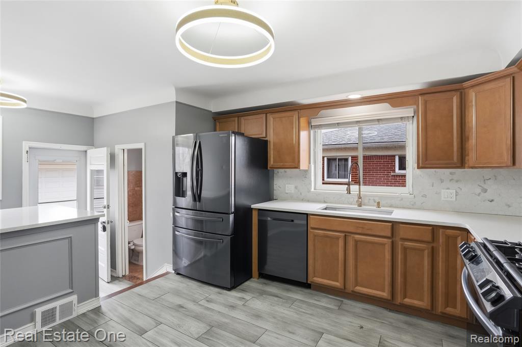 8528 Norborne Avenue, Dearborn Heights, MI 48127 — Photo 17