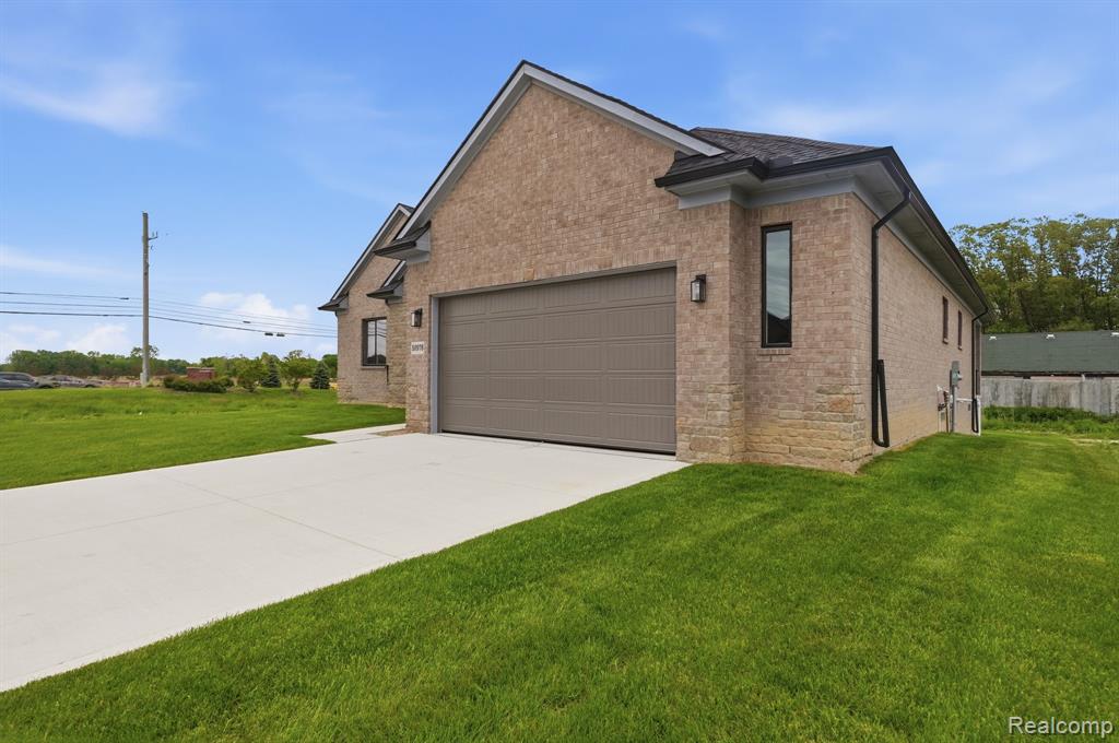 50976 Remar Farms Dr, Macomb, MI 48042 — Photo 2