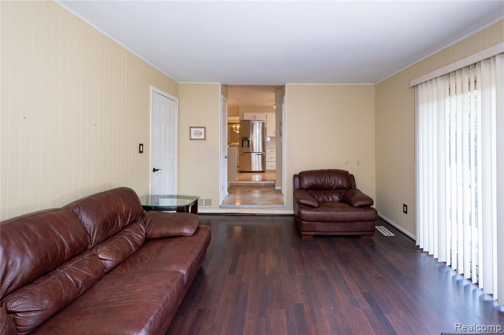 956 Blairmoor Court, Grosse Pointe Woods, MI 48236 — Photo 14