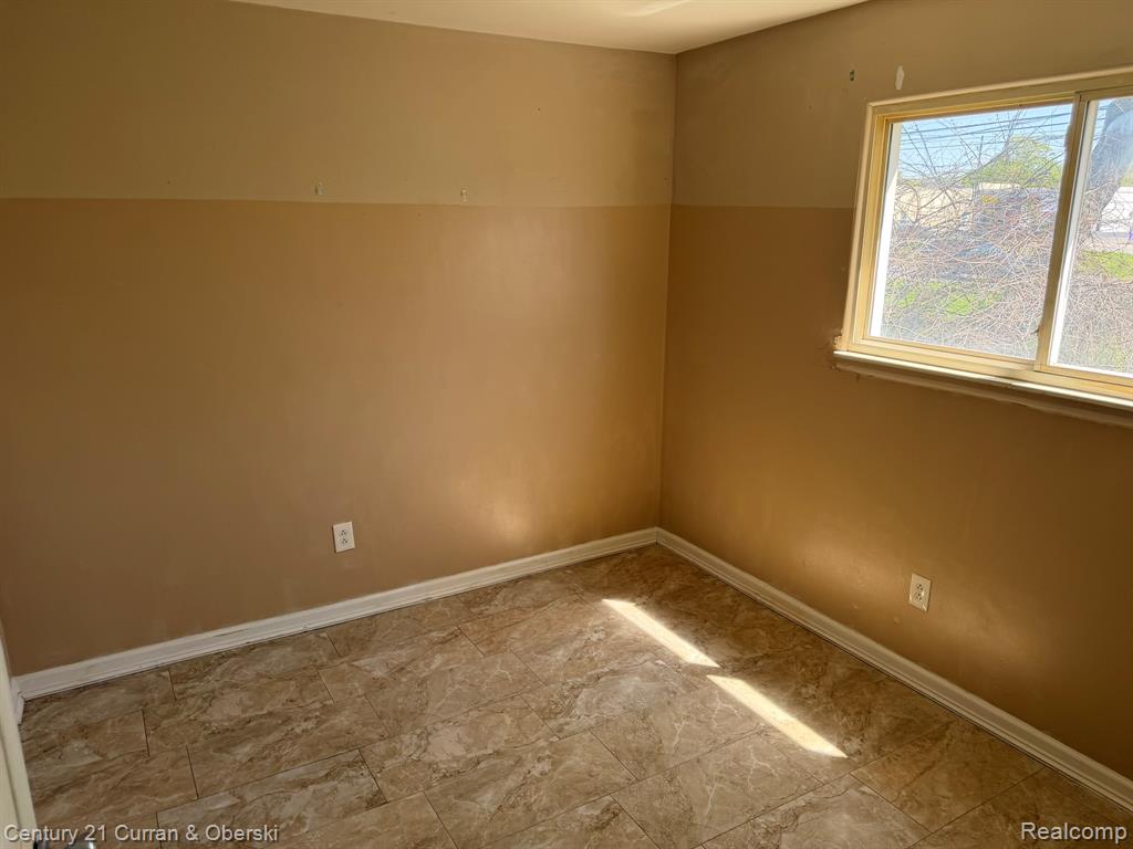 6198 MAYBURN Street, Dearborn Heights, MI 48127 — Photo 4