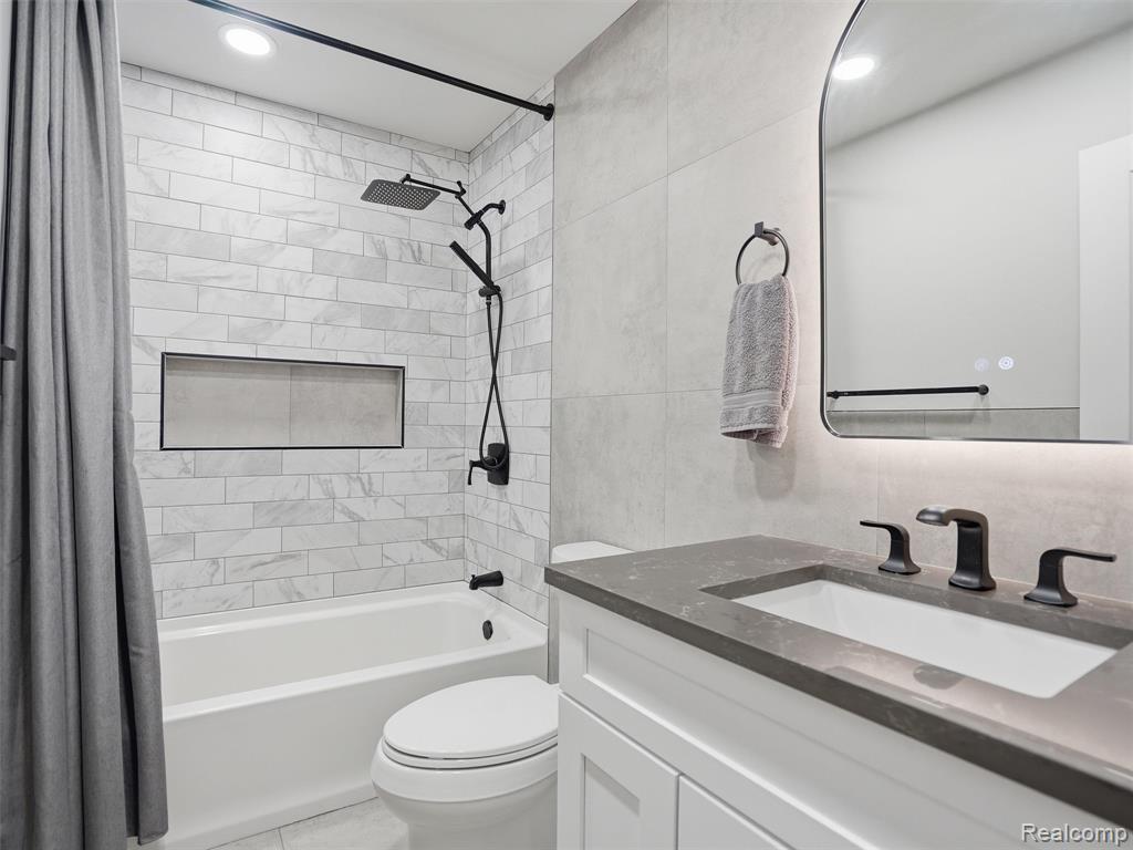 10754 Oxbow Lakeshore Drive, White Lake, MI — Photo 19