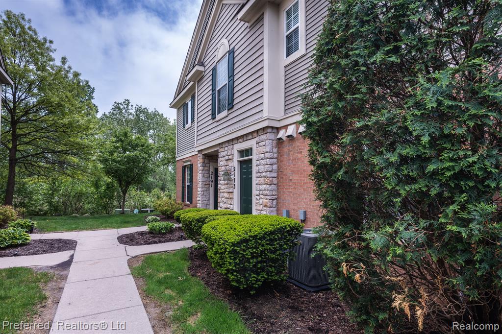 2191 PINECROFT Drive, Canton, MI 48188 — Photo 2