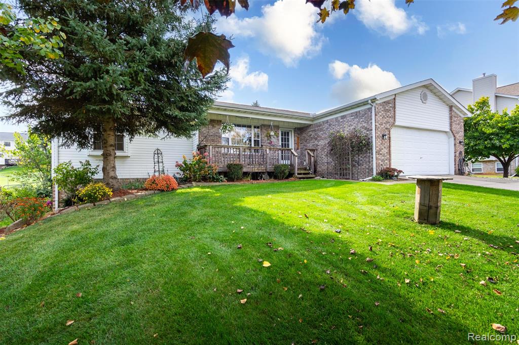 11270 Linda Kay, Goodrich Vlg, MI — Photo 2